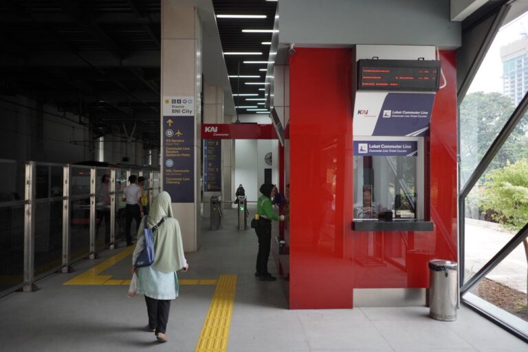 Sepekan Pengalihan Stasiun Karet, Pengguna Sudirman Baru Naik 300 Persen