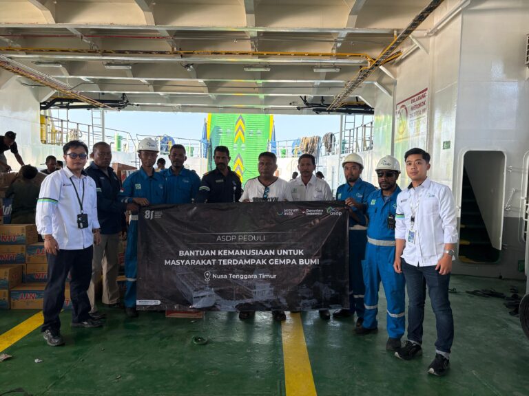 Tiba di Palue, KMP Inerie II Bawa Bantuan Kemanusiaan untuk Masyarakat Terdampak Bencana