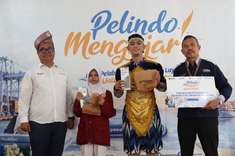 Pelindo Mengajar Buka Wawasan Siswa SMKN 1 Mempawah tentang Dunia Kepelabuhanan