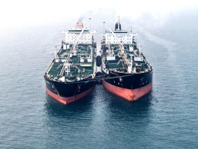 Pelindo Kembali Layani Ship-to-Ship di Nipa, Perkuat Peran Indonesia di Jalur Pelayaran Internasional