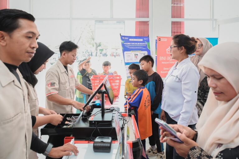 PLN Hadir di KDKMP, Warga Desa Bisa Bayar Tagihan dan Beli Token Listrik